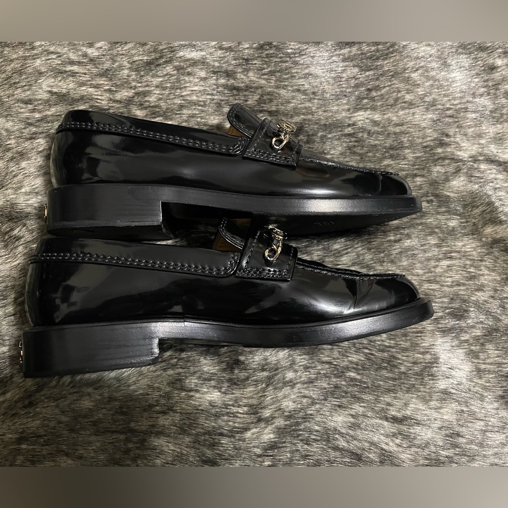 Authentic CHANEL Black Patent Gold Chain Loafer. Size 37 - Picture 4 of 14